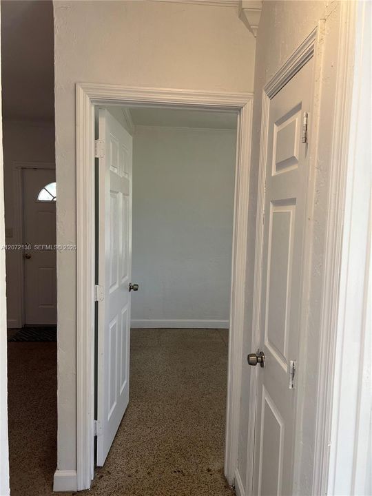 For Sale: $300,000 (3 beds, 1 baths, 920 Square Feet)
