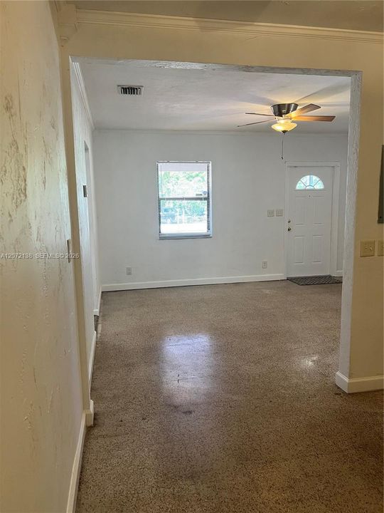 For Sale: $300,000 (3 beds, 1 baths, 920 Square Feet)