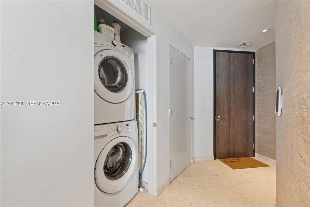 В аренду: $9,200 (3 спален, 3 ванн, 1675 Квадратных фут)