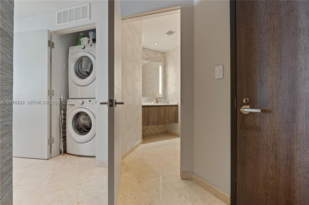 В аренду: $9,200 (3 спален, 3 ванн, 1675 Квадратных фут)
