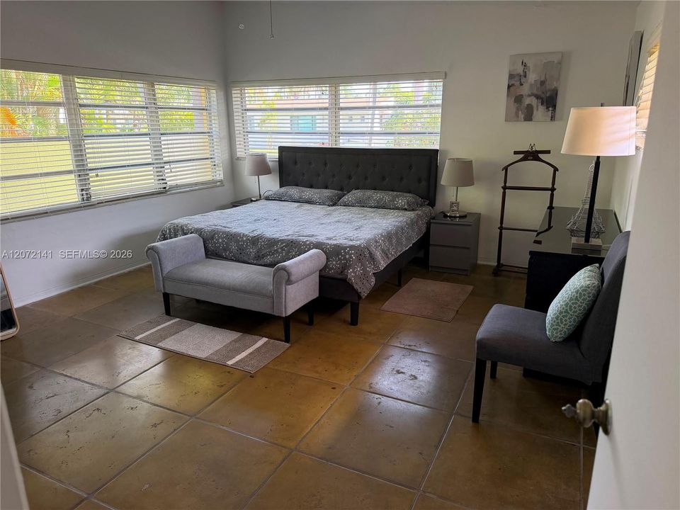 For Sale: $769,000 (2 beds, 2 baths, 1280 Square Feet)