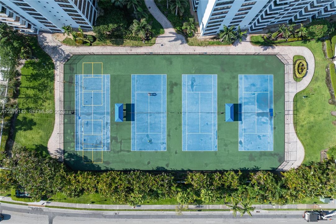 На продажу: $229,000 (1 спален, 1 ванн, 950 Квадратных фут)