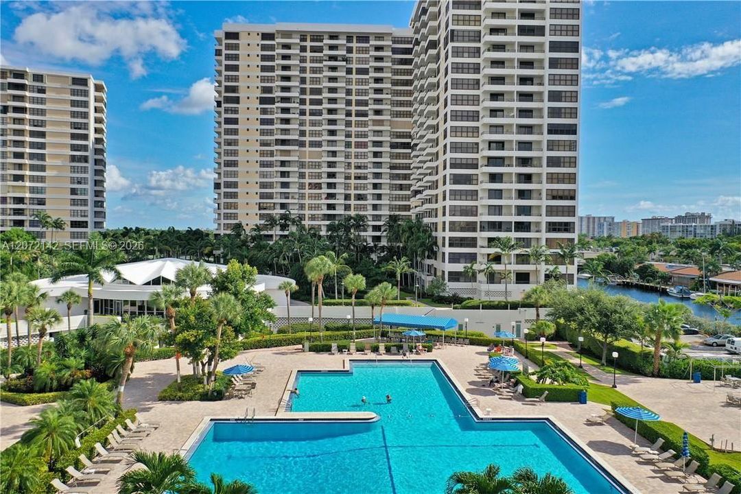 На продажу: $229,000 (1 спален, 1 ванн, 950 Квадратных фут)