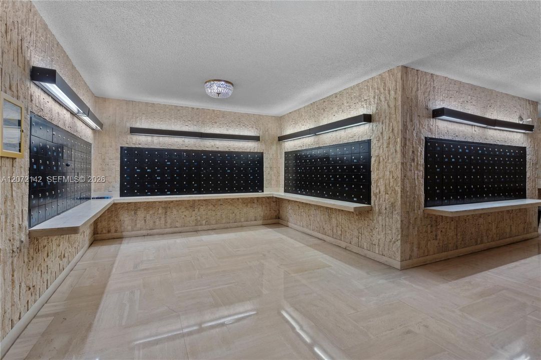 На продажу: $229,000 (1 спален, 1 ванн, 950 Квадратных фут)