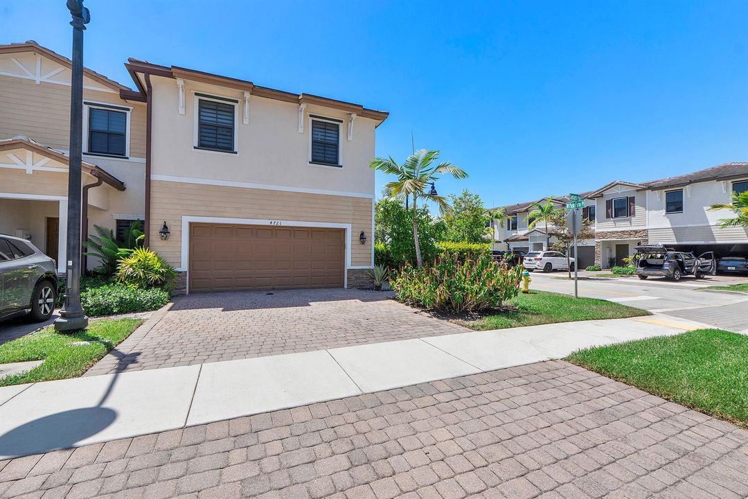 4721 Santa Cruz Way_003