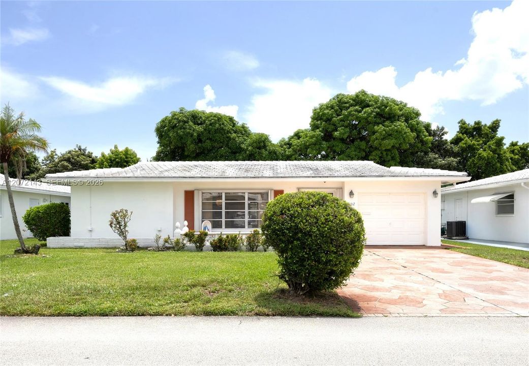 En Venta: $344,900 (2 camas, 2 baños, 1682 Pies cuadrados)