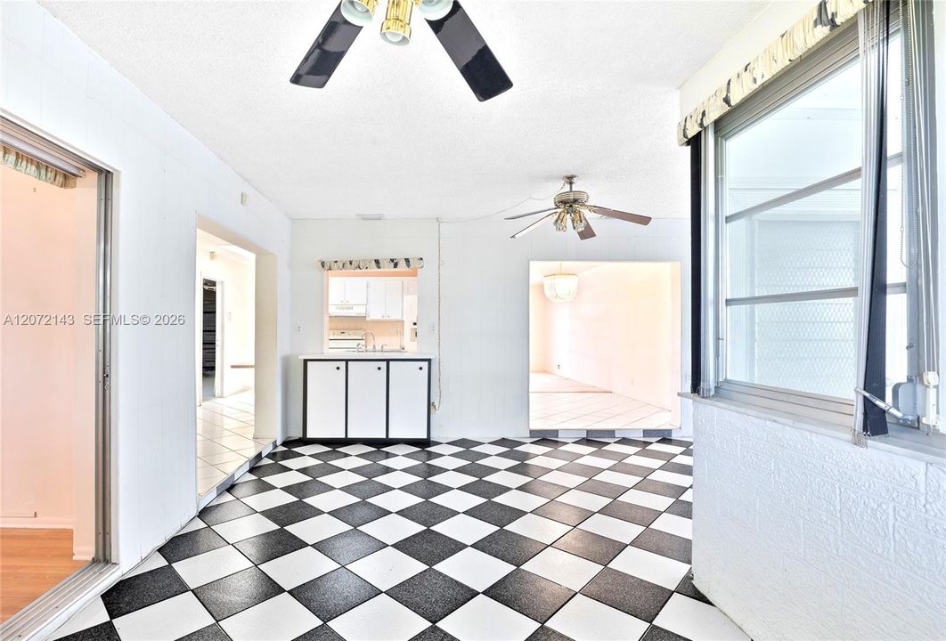 En Venta: $344,900 (2 camas, 2 baños, 1682 Pies cuadrados)