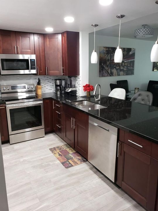 For Rent: $2,500 (2 beds, 2 baths, 1092 Square Feet)