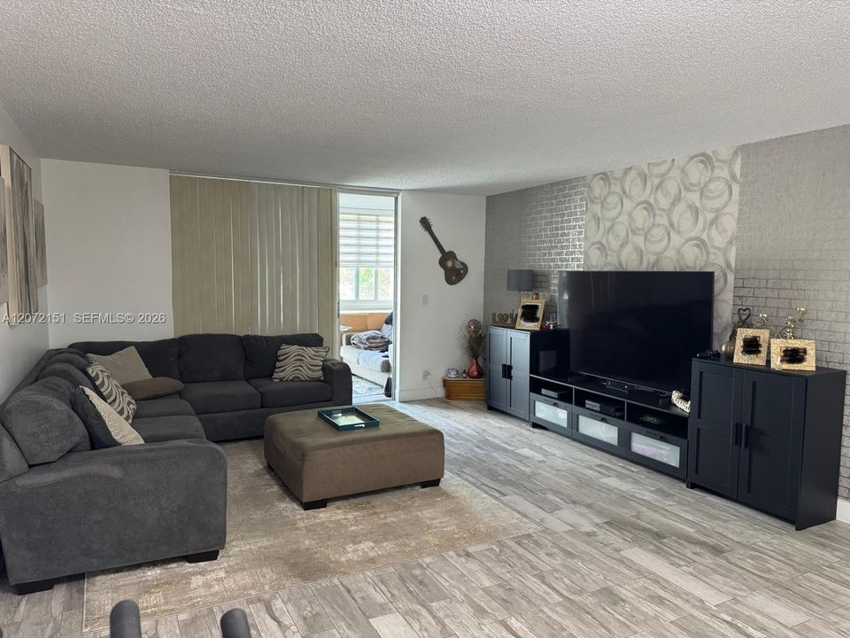 For Rent: $2,500 (2 beds, 2 baths, 1092 Square Feet)