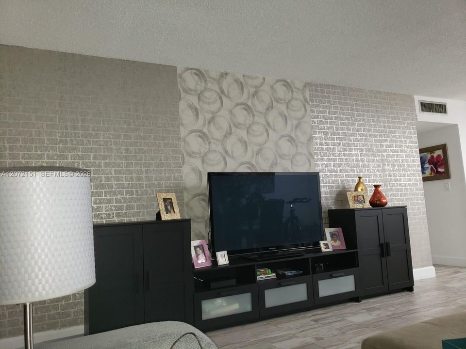 For Rent: $2,500 (2 beds, 2 baths, 1092 Square Feet)