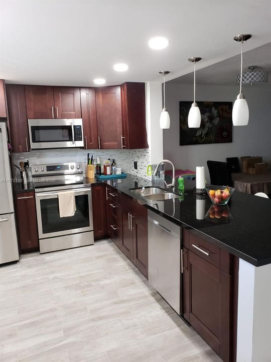 For Rent: $2,500 (2 beds, 2 baths, 1092 Square Feet)