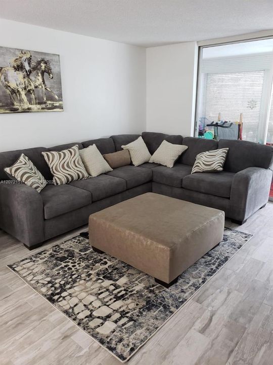 For Rent: $2,500 (2 beds, 2 baths, 1092 Square Feet)