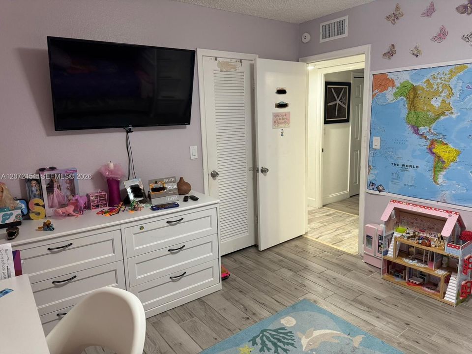 For Rent: $2,500 (2 beds, 2 baths, 1092 Square Feet)