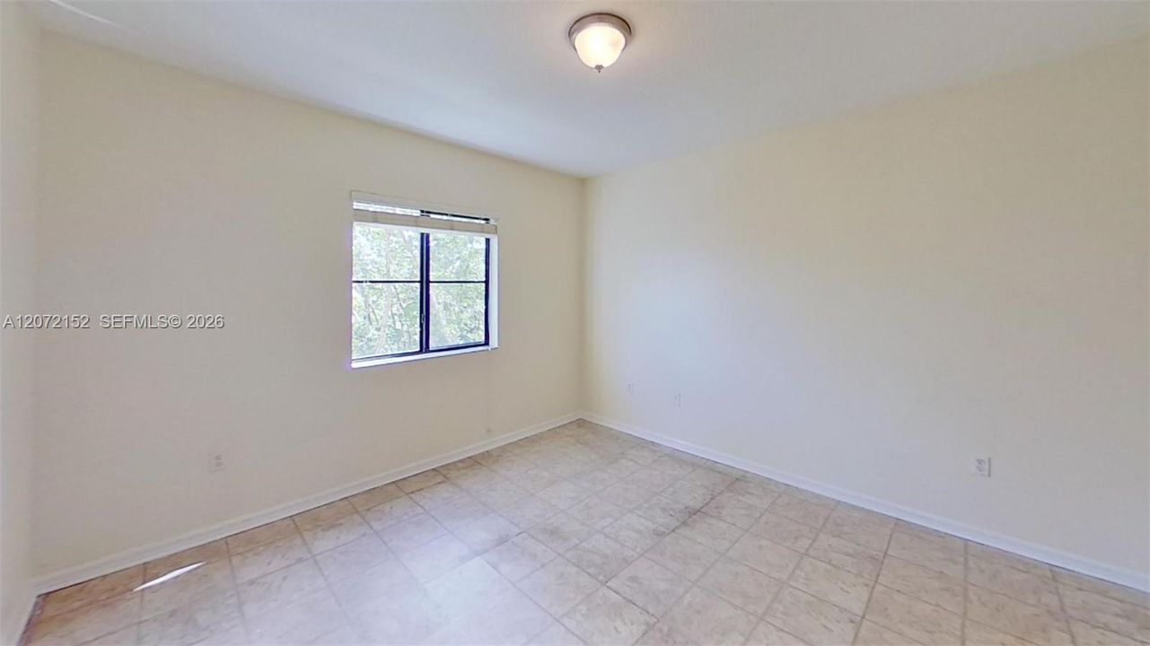 For Sale: $270,000 (2 beds, 2 baths, 817 Square Feet)