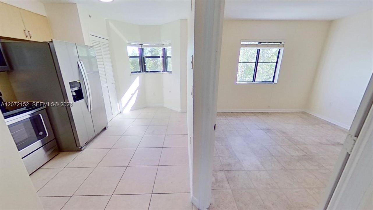 For Sale: $270,000 (2 beds, 2 baths, 817 Square Feet)