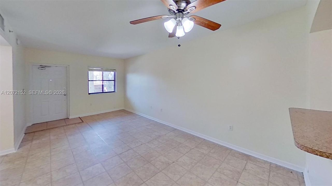 For Sale: $270,000 (2 beds, 2 baths, 817 Square Feet)