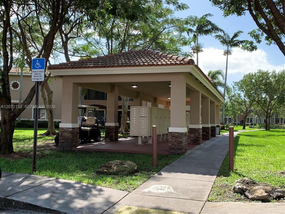 For Sale: $270,000 (2 beds, 2 baths, 817 Square Feet)