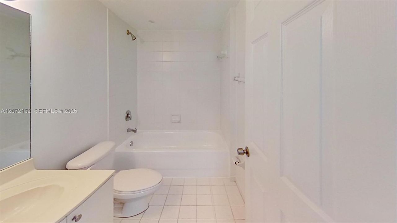 For Sale: $270,000 (2 beds, 2 baths, 817 Square Feet)