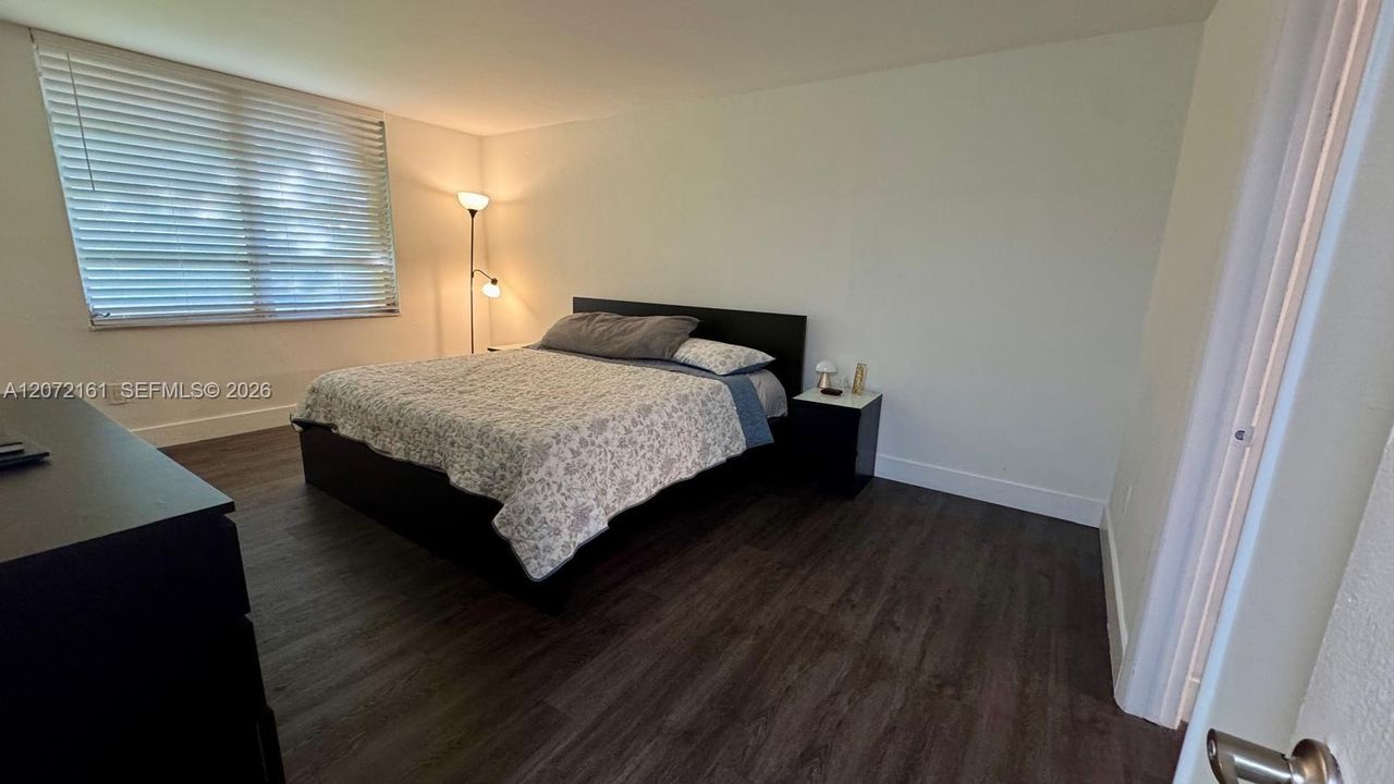 For Sale: $240,000 (2 beds, 2 baths, 1040 Square Feet)