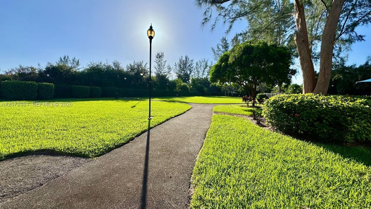 For Sale: $240,000 (2 beds, 2 baths, 1040 Square Feet)