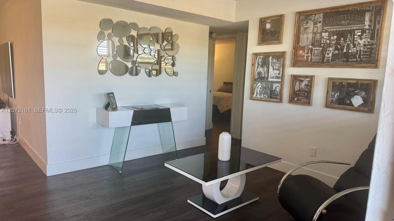 For Sale: $240,000 (2 beds, 2 baths, 1040 Square Feet)