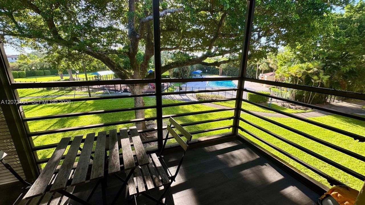 For Sale: $240,000 (2 beds, 2 baths, 1040 Square Feet)