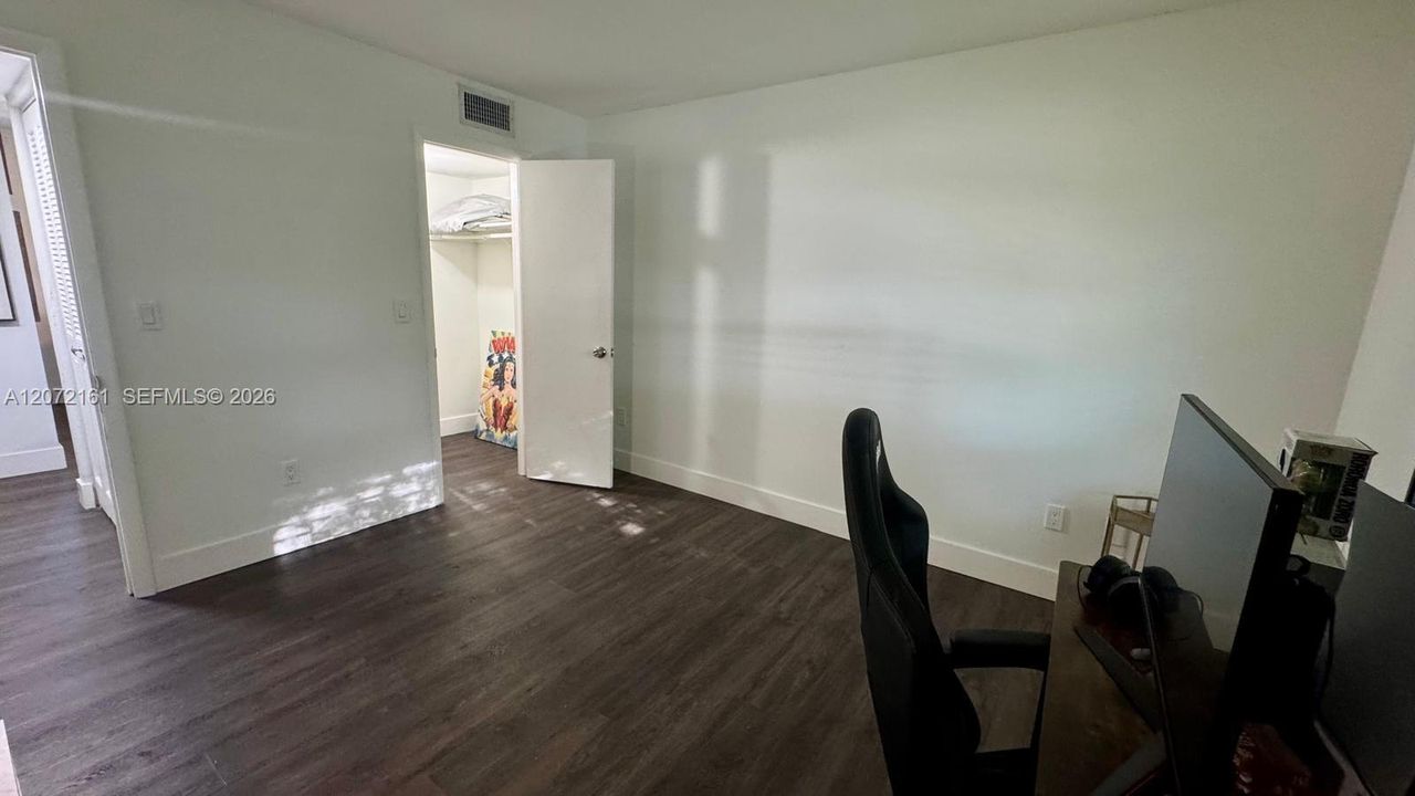 For Sale: $240,000 (2 beds, 2 baths, 1040 Square Feet)