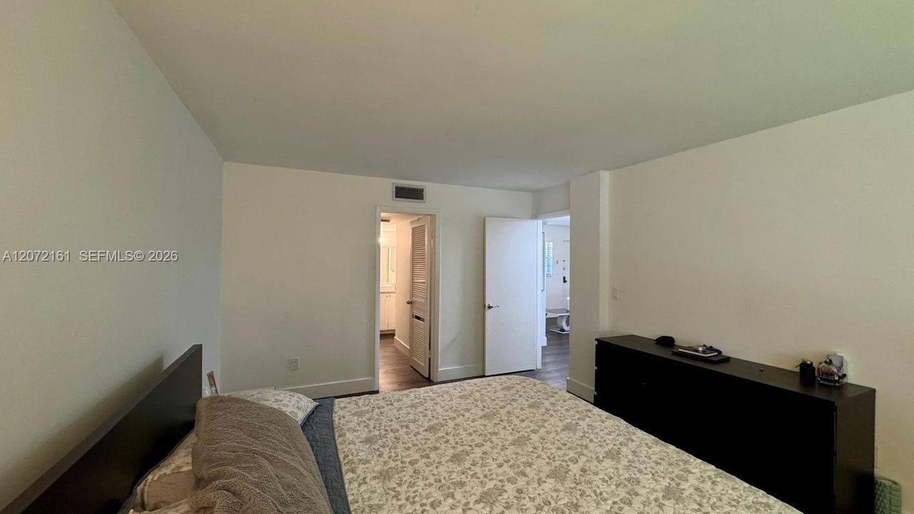For Sale: $240,000 (2 beds, 2 baths, 1040 Square Feet)