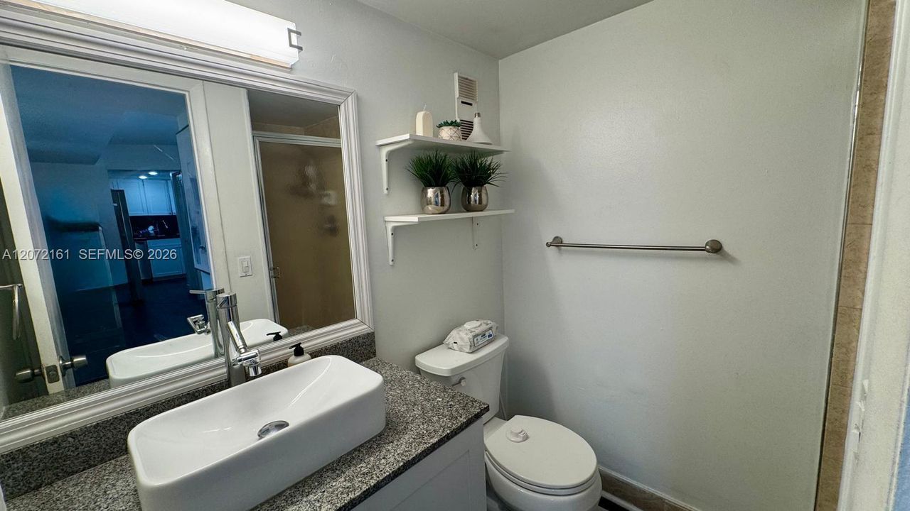 For Sale: $240,000 (2 beds, 2 baths, 1040 Square Feet)