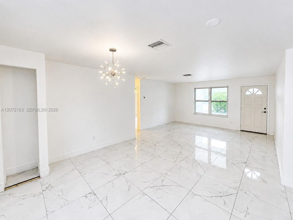 For Rent: $3,399 (4 beds, 2 baths, 1679 Square Feet)