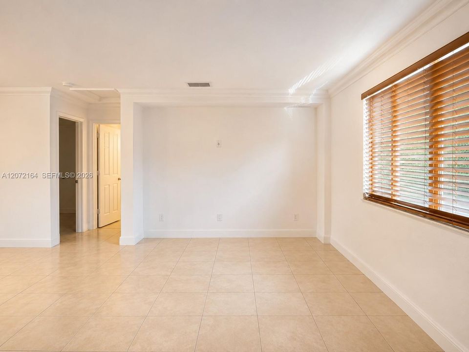 For Sale: $179,900 (1 beds, 1 baths, 764 Square Feet)