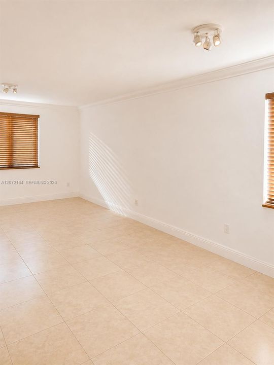 For Sale: $179,900 (1 beds, 1 baths, 764 Square Feet)