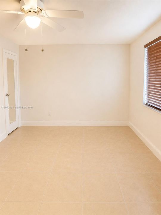For Sale: $179,900 (1 beds, 1 baths, 764 Square Feet)