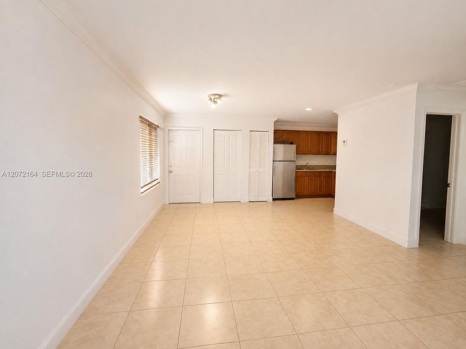 For Sale: $179,900 (1 beds, 1 baths, 764 Square Feet)