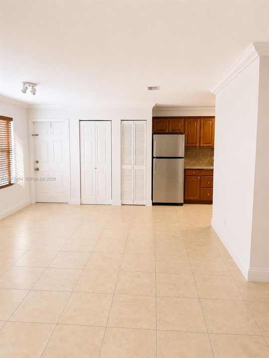 For Sale: $179,900 (1 beds, 1 baths, 764 Square Feet)
