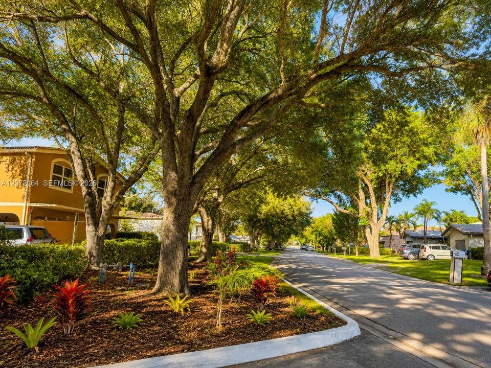 For Sale: $179,900 (1 beds, 1 baths, 764 Square Feet)