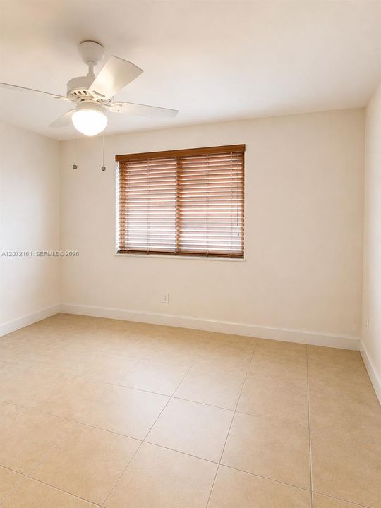 For Sale: $179,900 (1 beds, 1 baths, 764 Square Feet)