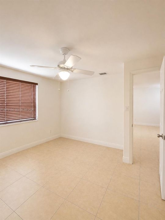 For Sale: $179,900 (1 beds, 1 baths, 764 Square Feet)