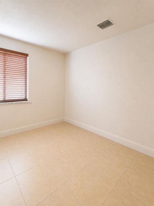 For Sale: $179,900 (1 beds, 1 baths, 764 Square Feet)