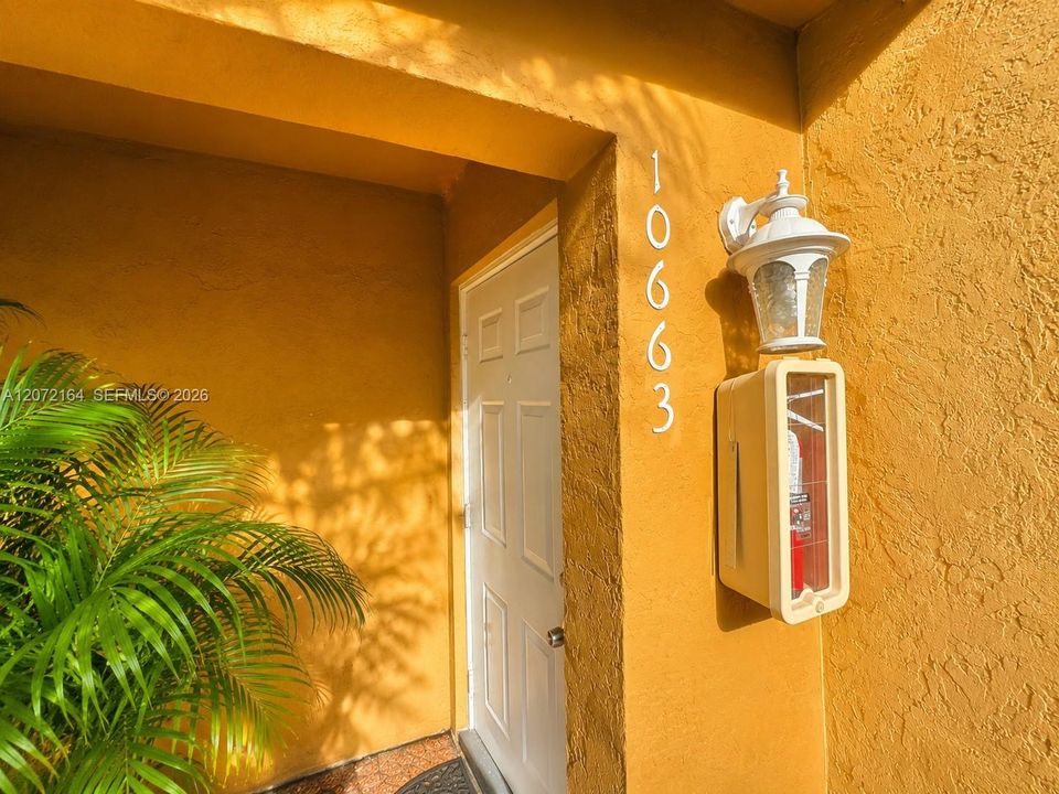 For Sale: $179,900 (1 beds, 1 baths, 764 Square Feet)