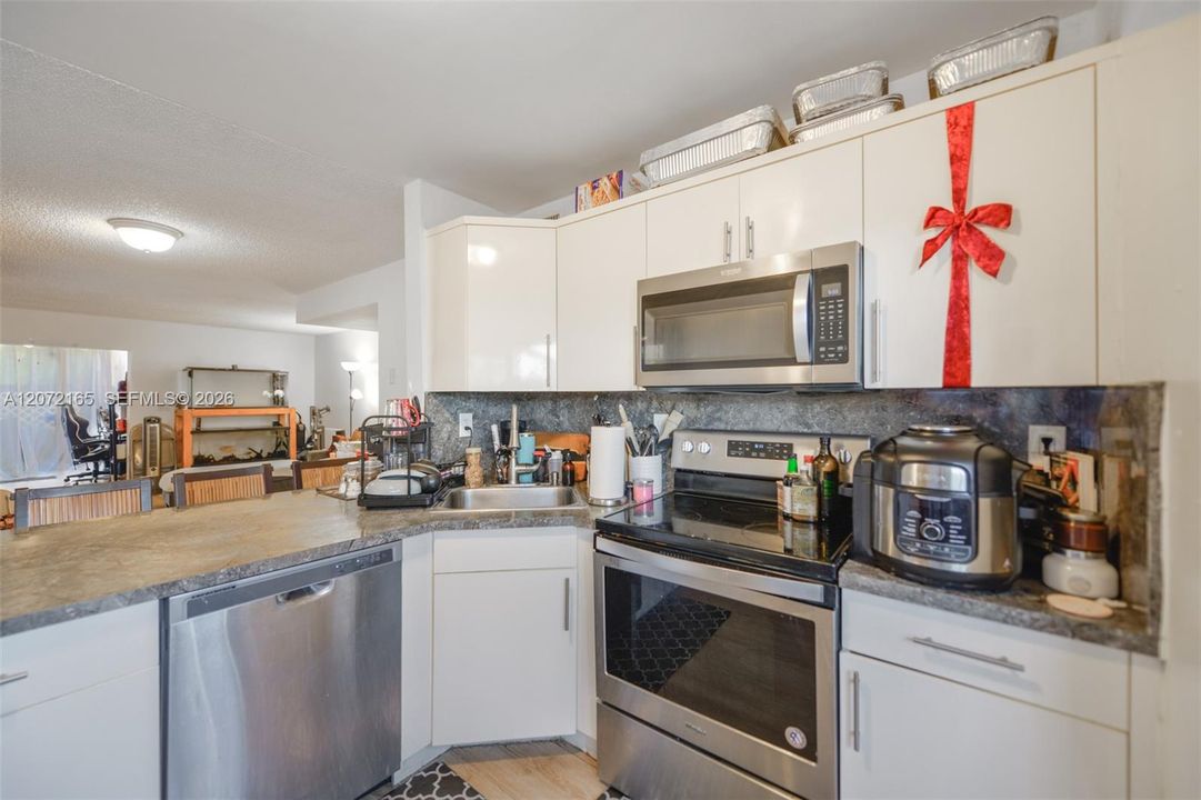 На продажу: $345,000 (3 спален, 2 ванн, 952 Квадратных фут)
