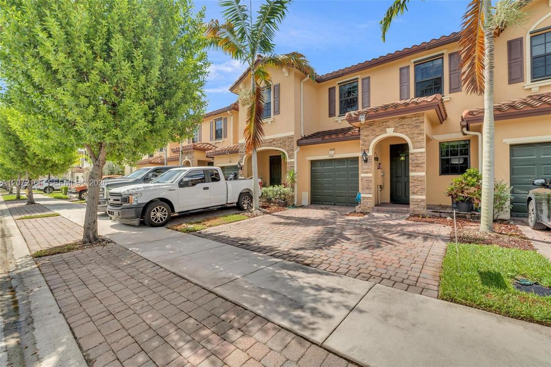 For Rent: $3,250 (3 beds, 2 baths, 1565 Square Feet)