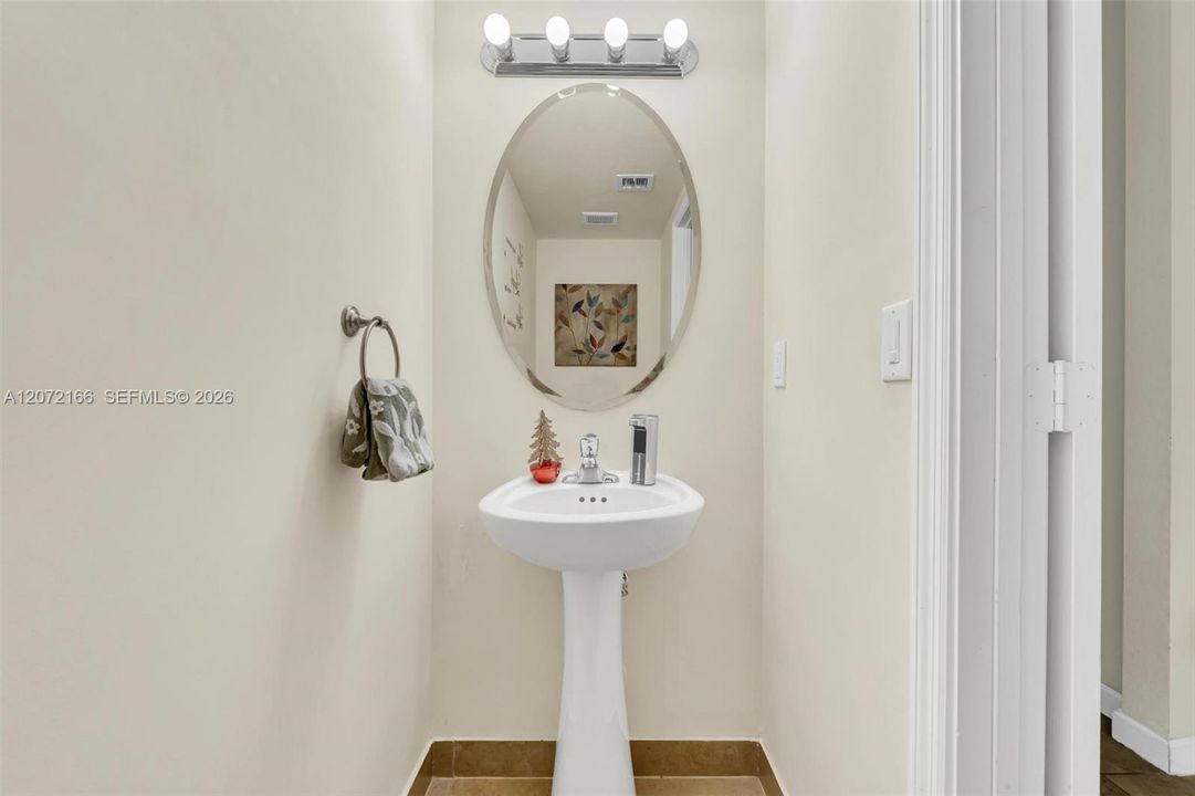 For Rent: $3,250 (3 beds, 2 baths, 1565 Square Feet)