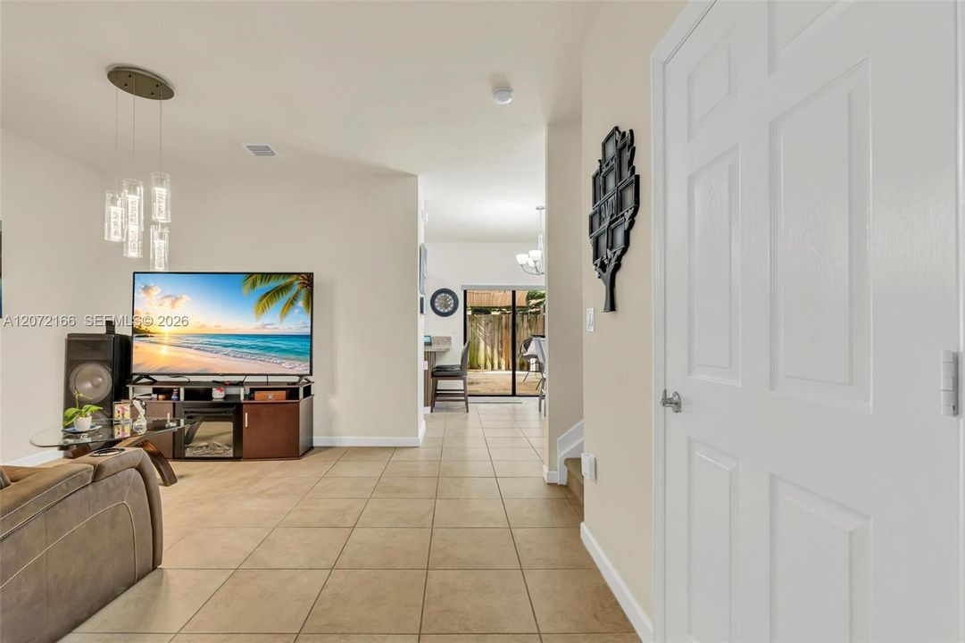 For Rent: $3,250 (3 beds, 2 baths, 1565 Square Feet)