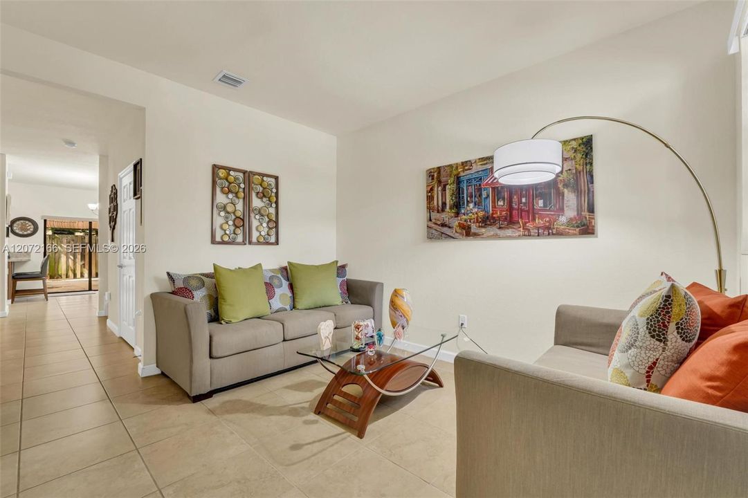 For Rent: $3,250 (3 beds, 2 baths, 1565 Square Feet)
