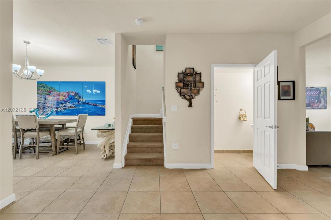 For Rent: $3,250 (3 beds, 2 baths, 1565 Square Feet)