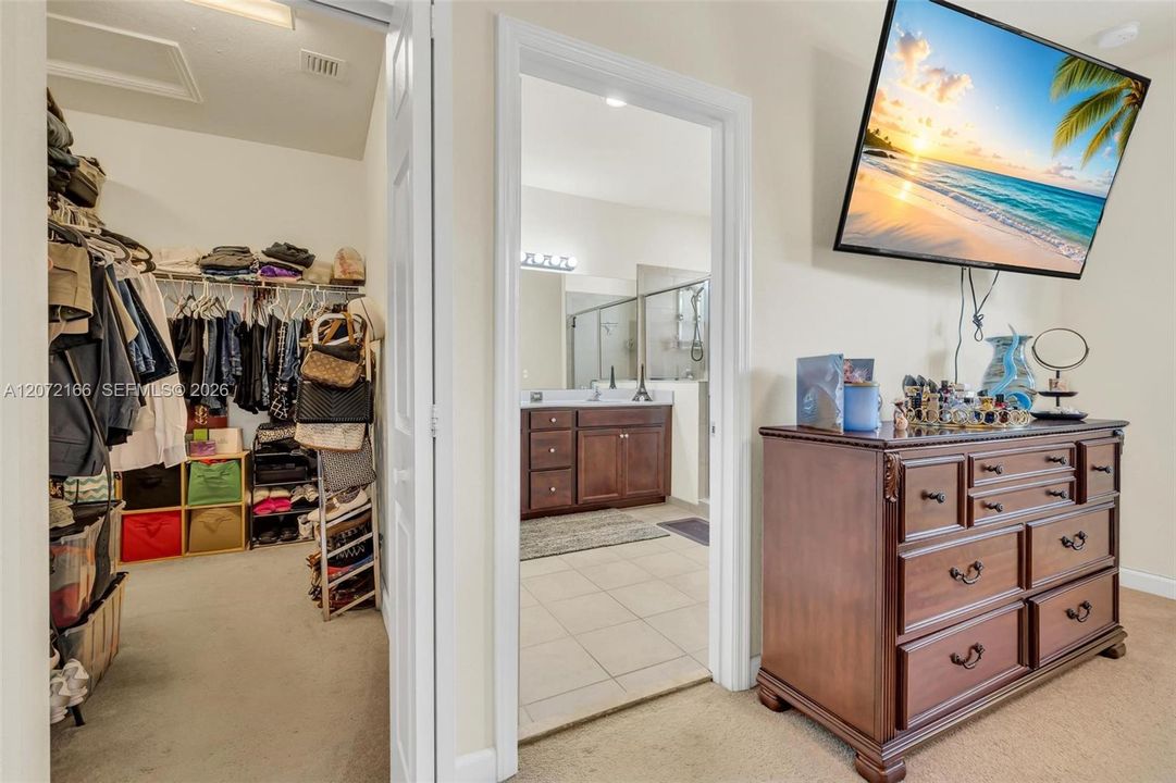 For Rent: $3,250 (3 beds, 2 baths, 1565 Square Feet)