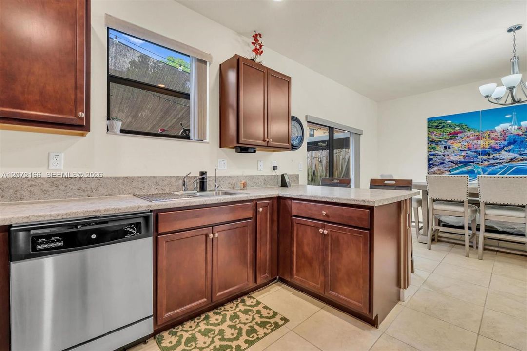 For Rent: $3,250 (3 beds, 2 baths, 1565 Square Feet)