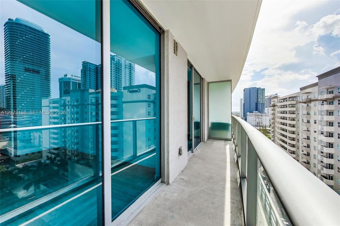 For Rent: $3,800 (1 beds, 1 baths, 812 Square Feet)