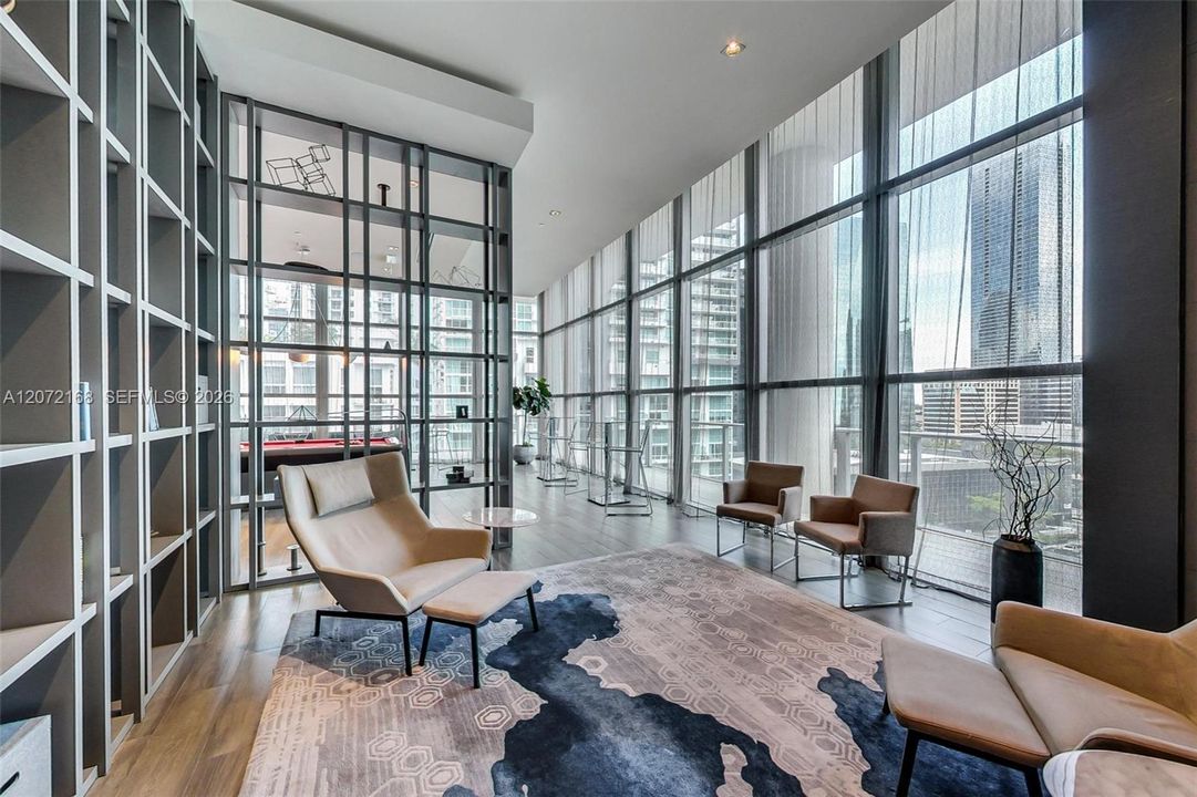 For Rent: $3,800 (1 beds, 1 baths, 812 Square Feet)